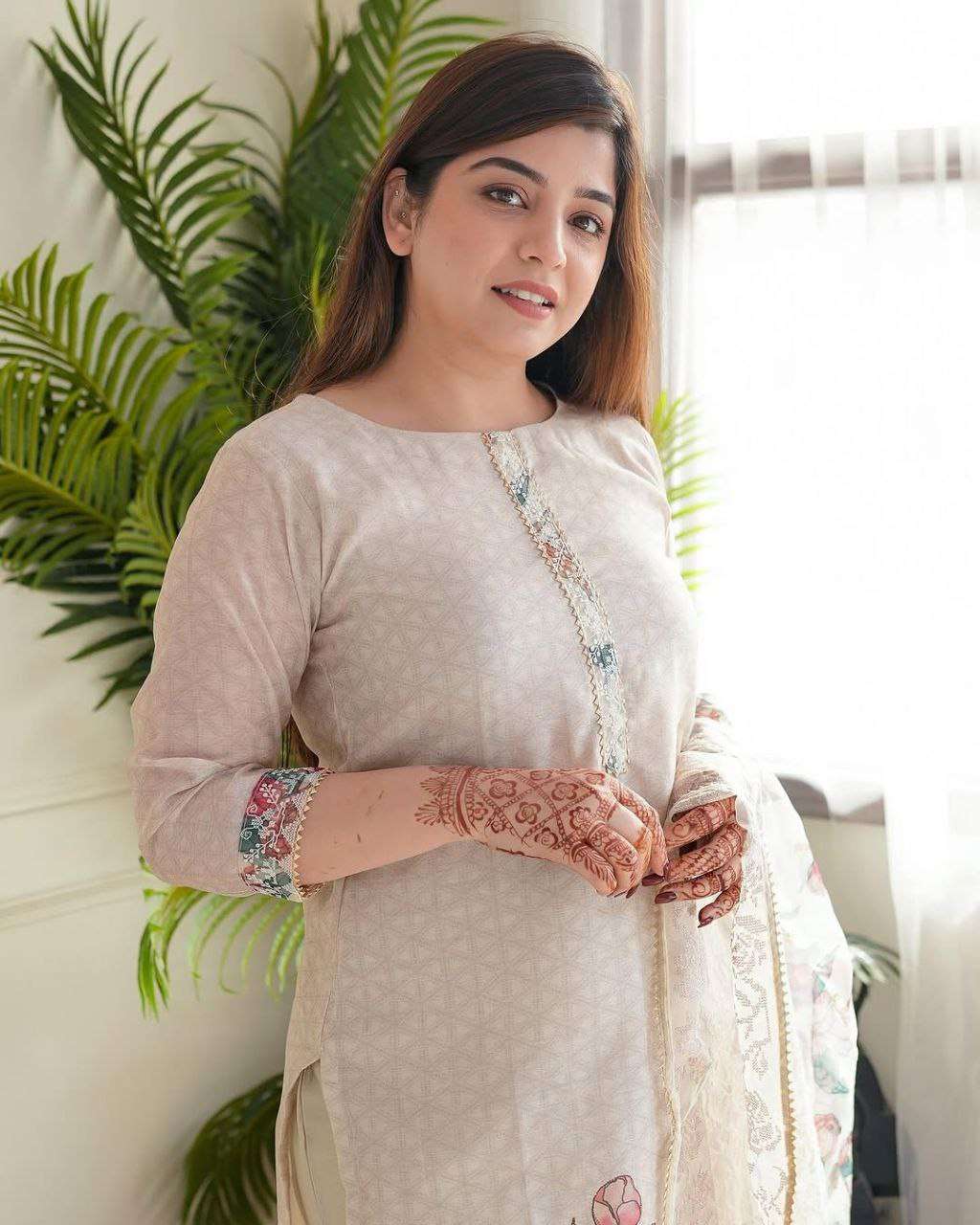 Women's Lilan Cotton Floral Printed Straight Pakistani Kurti with Pant and Dupattta - Image 4
